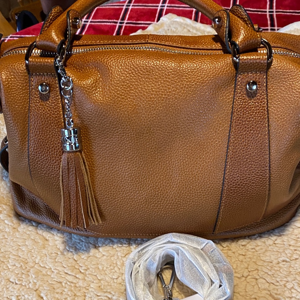 Elegant Brown Leather HeShe Crossbody Handbag - Picture 14 of 16